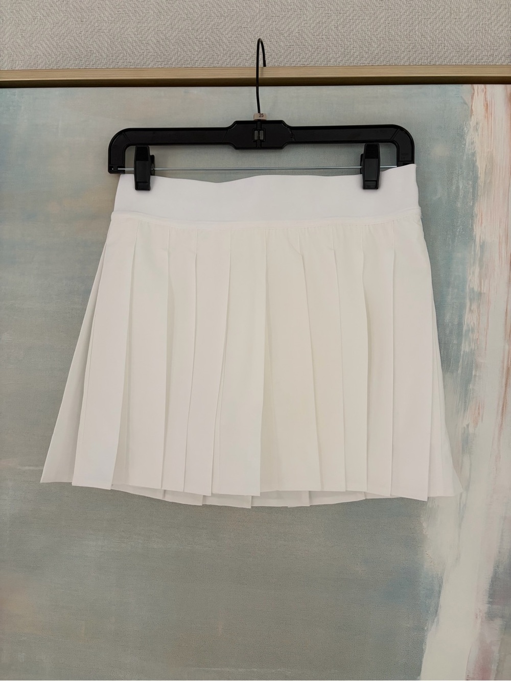 Brand new Lululemon Sz 6 -Women's White Pleated